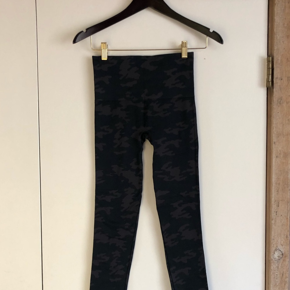 Spanks Camo Leggings Size Medium